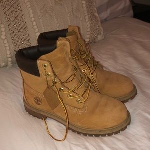 Men’s size 6/ Women’s size 8 Timberlands